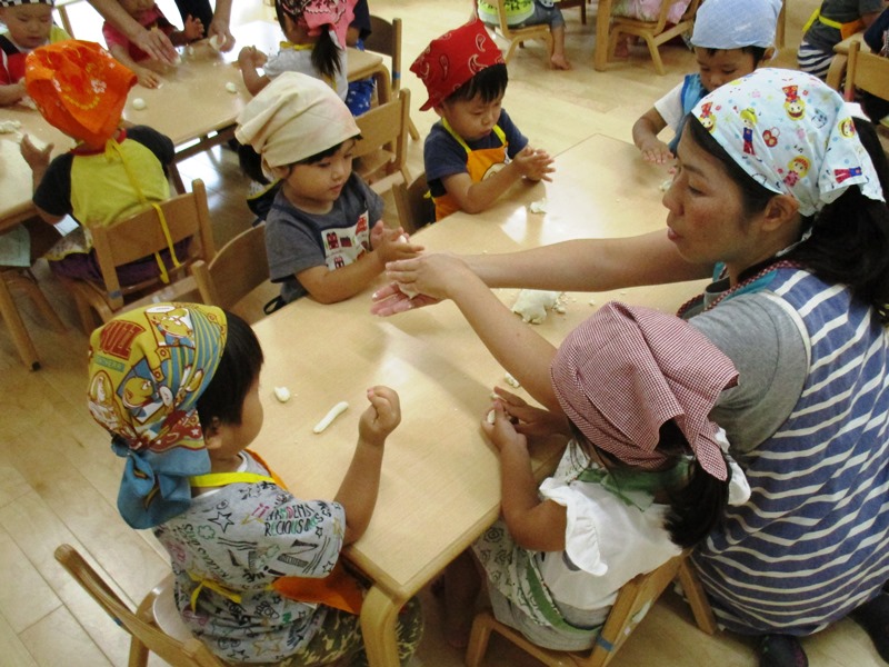 食育～お月見団子づくり | お知らせ | 学校法人ワタナベ学園 幼保連携