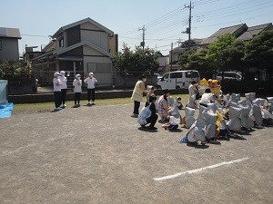 給食のせんせいも