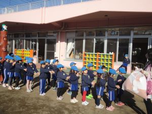 凧あげを行いました！ | お知らせ | 学校法人ワタナベ学園 幼保連携型